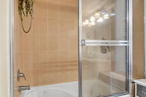 Condo in West Palm Beach, Florida, 2 bedrooms № 2146111 - photo 24