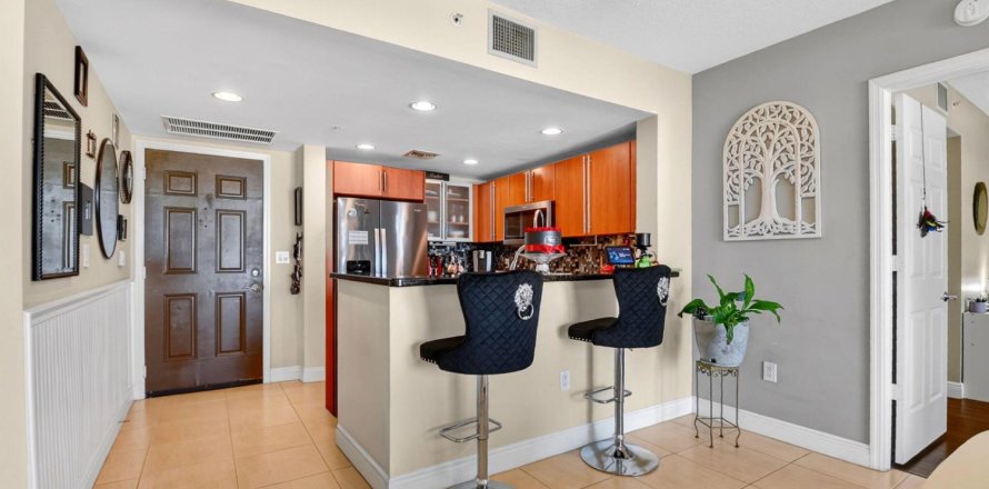 Condo in West Palm Beach, Florida, 2 bedrooms № 2146111