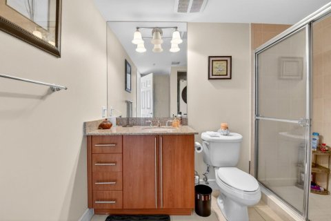 Condo in West Palm Beach, Florida, 2 bedrooms № 2146111 - photo 28