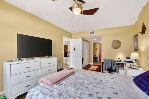 Condo in West Palm Beach, Florida, 2 bedrooms № 2146111 - photo 22