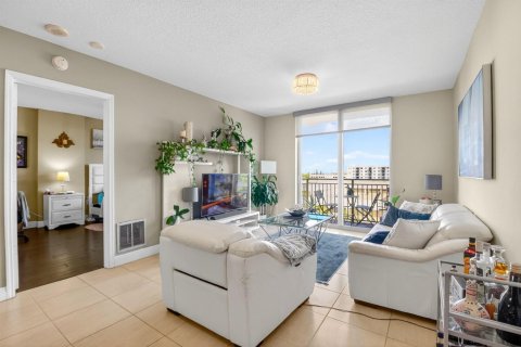 Condo in West Palm Beach, Florida, 2 bedrooms № 2146111 - photo 10
