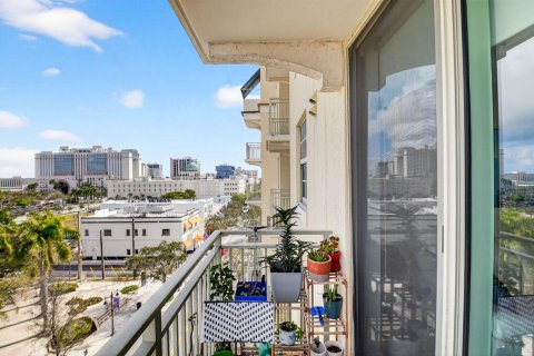 Condo in West Palm Beach, Florida, 2 bedrooms № 2146111 - photo 15
