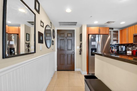 Condo in West Palm Beach, Florida, 2 bedrooms № 2146111 - photo 4