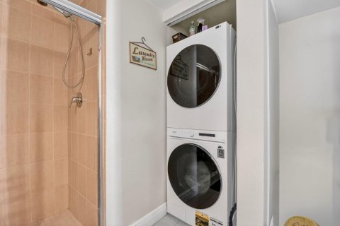 Condo in West Palm Beach, Florida, 2 bedrooms № 2146111 - photo 29