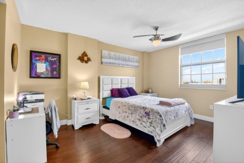 Condo in West Palm Beach, Florida, 2 bedrooms № 2146111 - photo 19
