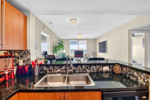Condo in West Palm Beach, Florida, 2 bedrooms № 2146111 - photo 8