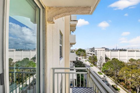Condo in West Palm Beach, Florida, 2 bedrooms № 2146111 - photo 16