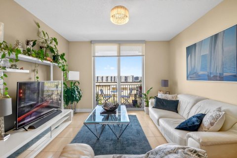 Condo in West Palm Beach, Florida, 2 bedrooms № 2146111 - photo 11