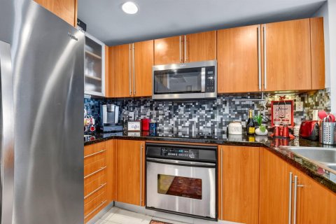 Condo in West Palm Beach, Florida, 2 bedrooms № 2146111 - photo 7