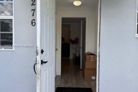 Commercial property in Hialeah, Florida 245.17 sq.m. № 1938724 - photo 2