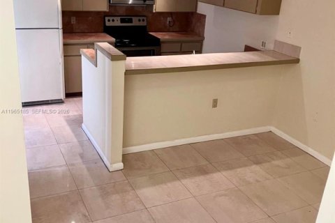 Touwnhouse à vendre à Riviera Beach, Floride: 2 chambres, 114.83 m2 № 2081179 - photo 2