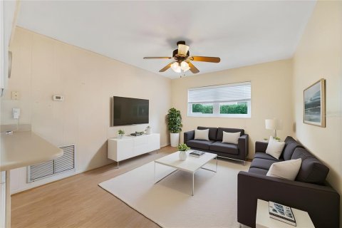 Casa en venta en Orlando, Florida, 4 dormitorios, 160.63 m2 № 1914764 - foto 3