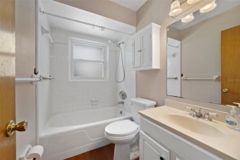 Casa en venta en Orlando, Florida, 4 dormitorios, 160.63 m2 № 1914764 - foto 9