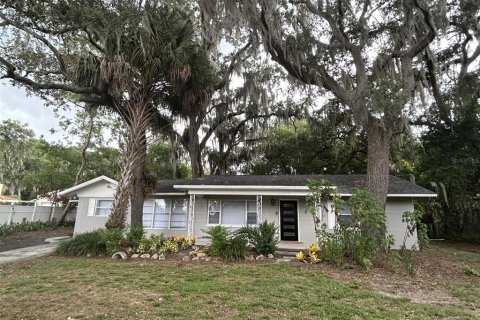 House in Eustis, Florida 4 bedrooms, 183.2 sq.m. № 2209219