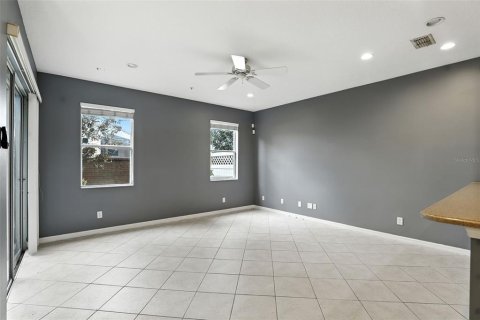Townhouse in Winter Springs, Florida 3 bedrooms, 177.81 sq.m. № 1888564 - photo 10