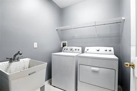Townhouse in Winter Springs, Florida 3 bedrooms, 177.81 sq.m. № 1888564 - photo 30