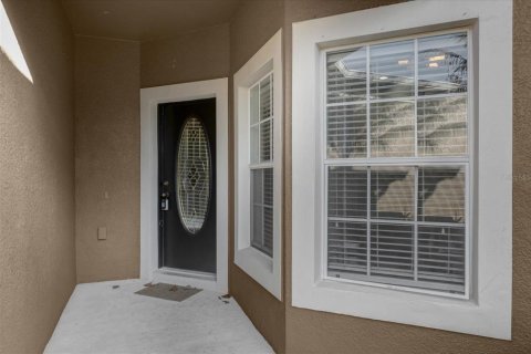 Townhouse in Winter Springs, Florida 3 bedrooms, 177.81 sq.m. № 1888564 - photo 3