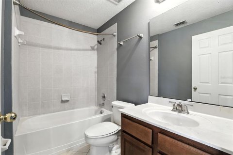 Townhouse in Winter Springs, Florida 3 bedrooms, 177.81 sq.m. № 1888564 - photo 28
