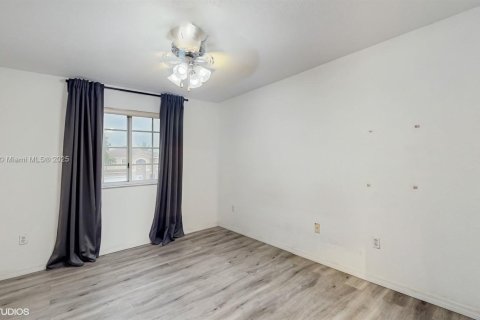 House in Doral, Florida 4 bedrooms, 243.4 sq.m. № 1937094 - photo 23