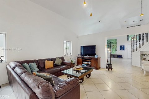 Купить виллу или дом в Дорал, Флорида 1 комната, 243.4м2, № 1937094 - фото 5