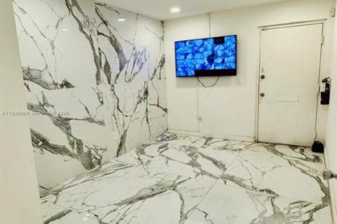 Купить коммерческую недвижимость в Медли, Флорида № 2034410 - фото 21