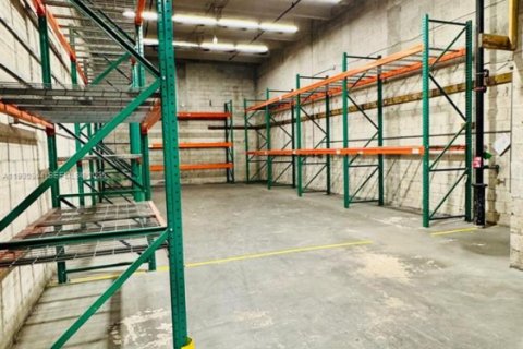 Купить коммерческую недвижимость в Медли, Флорида № 2034410 - фото 11