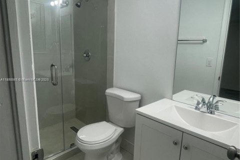 House in Miami Gardens, Florida 5 bedrooms, 192.12 sq.m. № 1943855 - photo 9