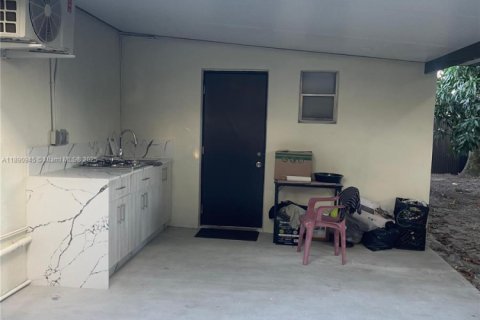 House in Miami Gardens, Florida 5 bedrooms, 192.12 sq.m. № 1943855 - photo 27