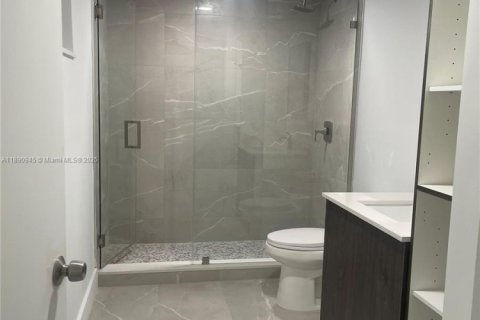 House in Miami Gardens, Florida 5 bedrooms, 192.12 sq.m. № 1943855 - photo 21
