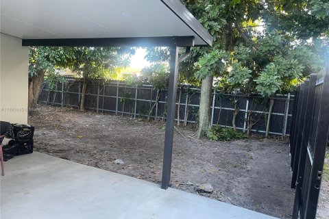 House in Miami Gardens, Florida 5 bedrooms, 192.12 sq.m. № 1943855 - photo 28