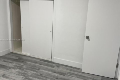 House in Miami Gardens, Florida 5 bedrooms, 192.12 sq.m. № 1943855 - photo 19