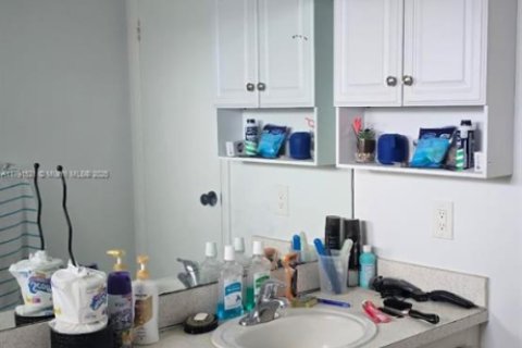 Condominio en venta en Lauderdale Lakes, Florida, 1 dormitorio, 63.55 m2 № 1937661 - foto 11
