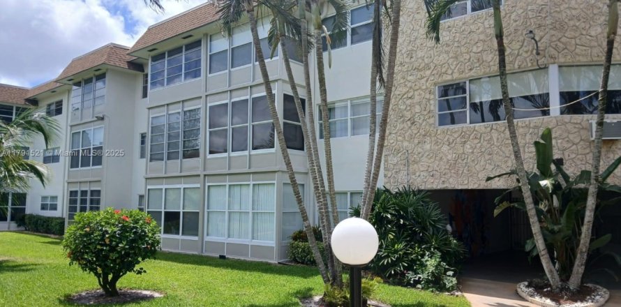 Condominio en Lauderdale Lakes, Florida, 1 dormitorio № 1937661