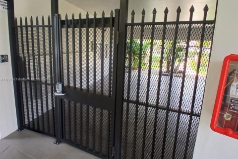 Condominio en venta en Lauderdale Lakes, Florida, 1 dormitorio, 63.55 m2 № 1937661 - foto 10