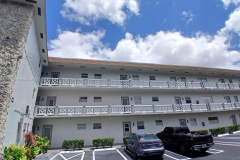 Condominio en venta en Lauderdale Lakes, Florida, 1 dormitorio, 63.55 m2 № 1937661 - foto 2