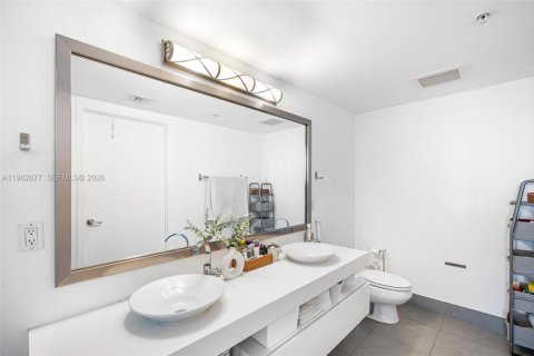 Condominio en alquiler en Miami, Florida, 2 dormitorios, 129.04 m2 № 2029613 - foto 14