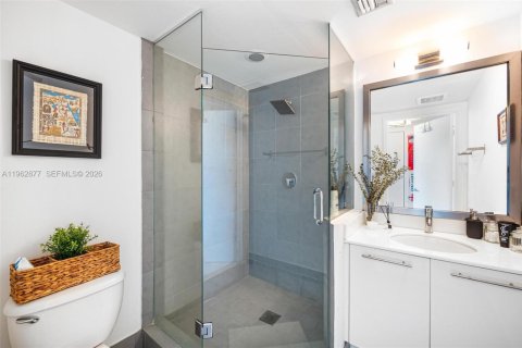 Condominio en alquiler en Miami, Florida, 2 dormitorios, 129.04 m2 № 2029613 - foto 20