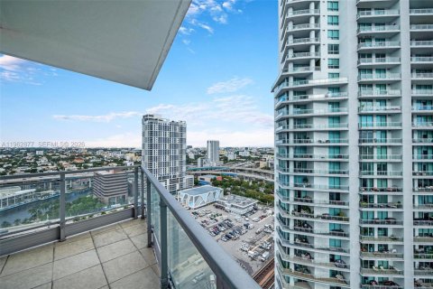 Condominio en alquiler en Miami, Florida, 2 dormitorios, 129.04 m2 № 2029613 - foto 15