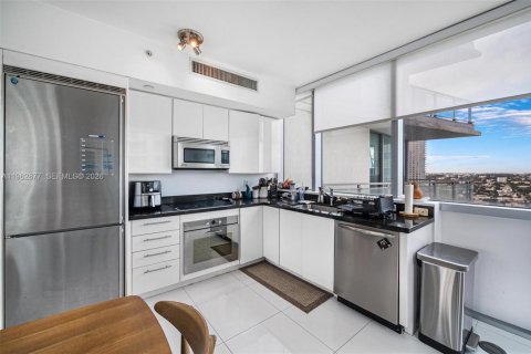 Condominio en alquiler en Miami, Florida, 2 dormitorios, 129.04 m2 № 2029613 - foto 8