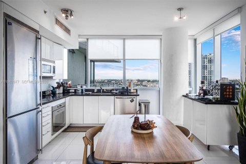 Condominio en alquiler en Miami, Florida, 2 dormitorios, 129.04 m2 № 2029613 - foto 7