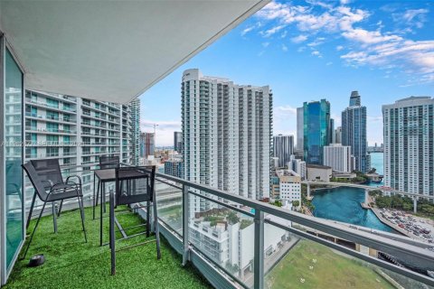 Condominio en alquiler en Miami, Florida, 2 dormitorios, 129.04 m2 № 2029613 - foto 9