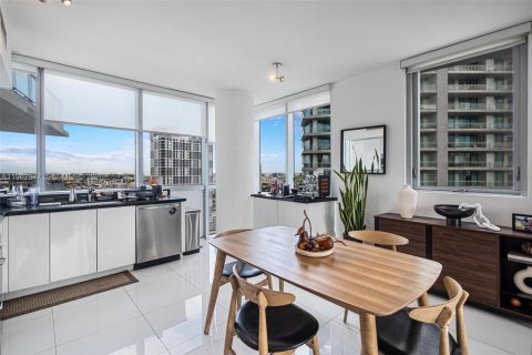 Condominio en alquiler en Miami, Florida, 2 dormitorios, 129.04 m2 № 2029613 - foto 6