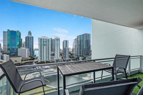 Condominio en alquiler en Miami, Florida, 2 dormitorios, 129.04 m2 № 2029613 - foto 11