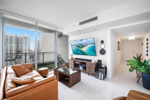 Condominio en alquiler en Miami, Florida, 2 dormitorios, 129.04 m2 № 2029613 - foto 3