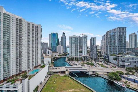 Condominio en alquiler en Miami, Florida, 2 dormitorios, 129.04 m2 № 2029613 - foto 10