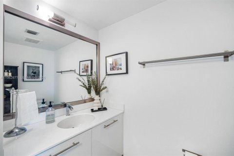 Condominio en alquiler en Miami, Florida, 2 dormitorios, 129.04 m2 № 2029613 - foto 21