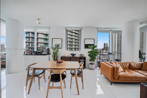 Condominio en alquiler en Miami, Florida, 2 dormitorios, 129.04 m2 № 2029613 - foto 4