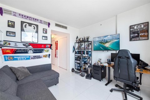 Condominio en alquiler en Miami, Florida, 2 dormitorios, 129.04 m2 № 2029613 - foto 18