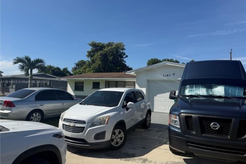 Villa ou maison à vendre à Lauderhill, Floride: 4 chambres, 146.6 m2 № 1969040 - photo 2