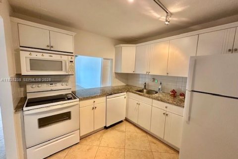Copropriété à louer à Miami, Floride: 1 chambre, 72.46 m2 № 2039491 - photo 2